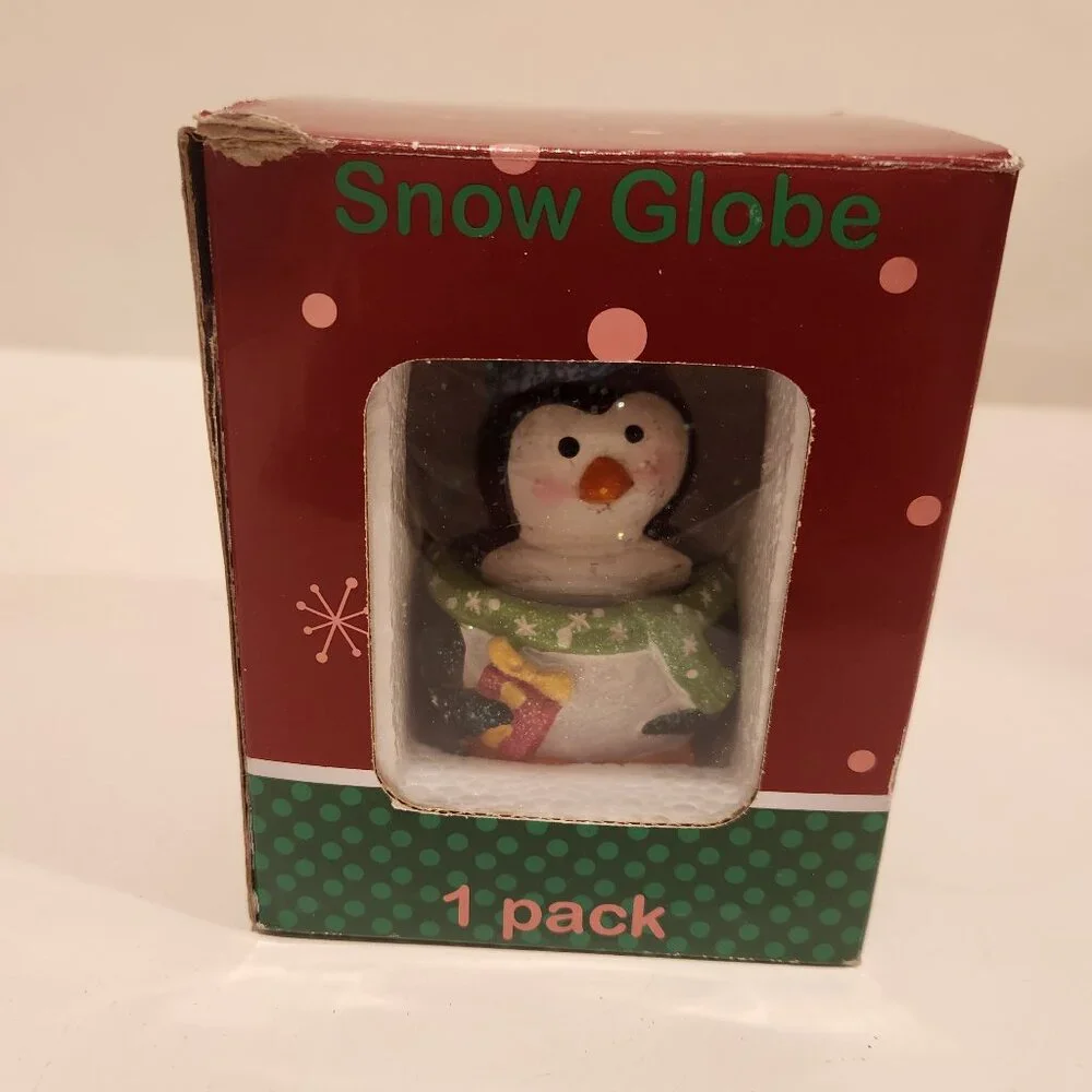 Penguin Snow Globe *AS IS*